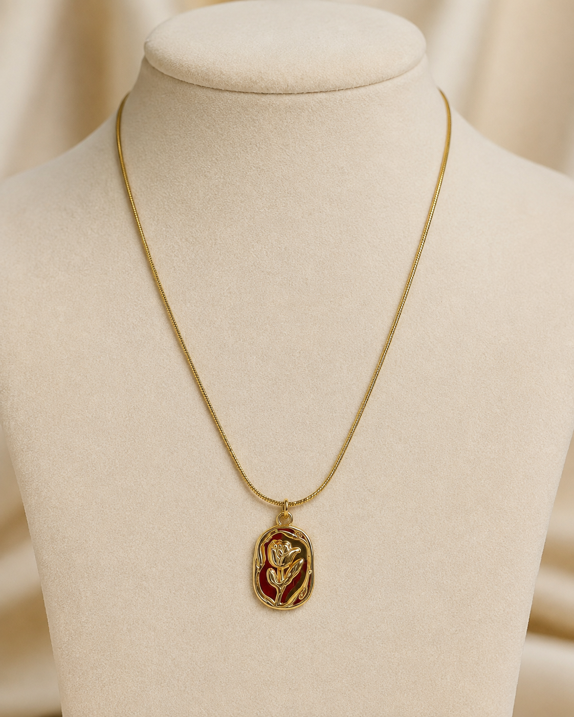 Gold Oval Floral Pendant Necklace
