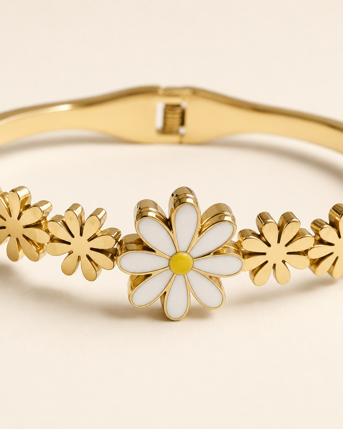 White Daisy Floral Gold-Plated Kada