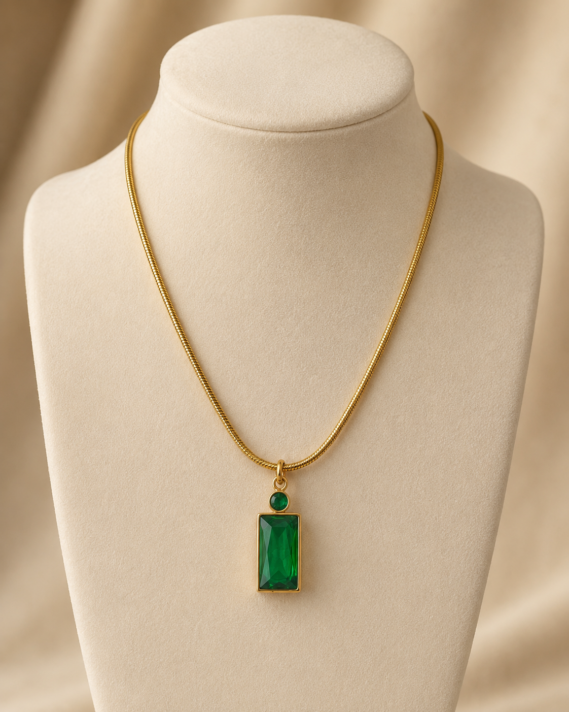 Emerald Shine Rectangle Pendant Necklace