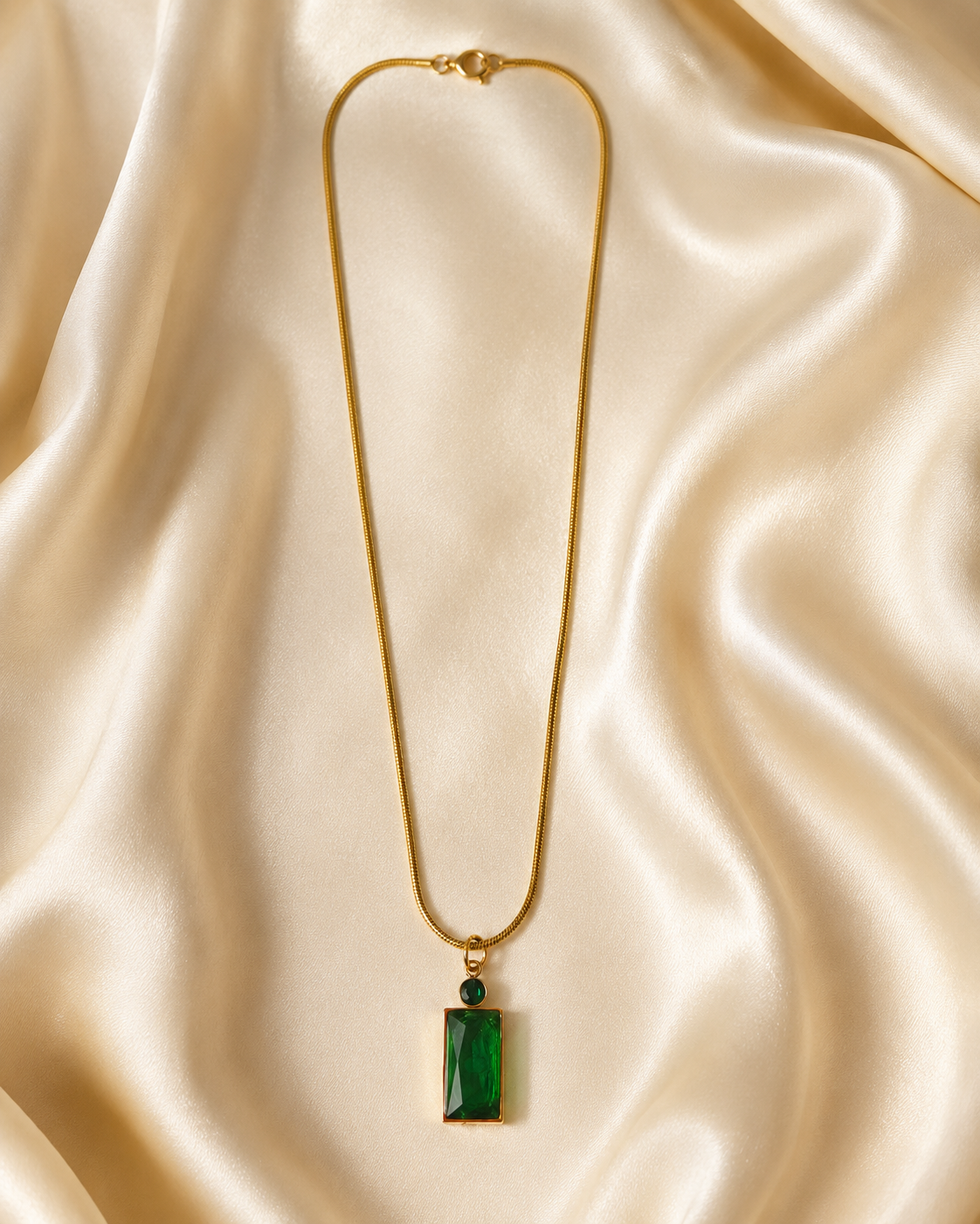 Emerald Shine Rectangle Pendant Necklace
